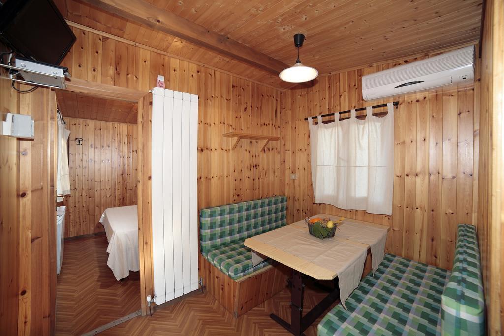 Il Frantoio Camping San Bartolomeo Al Mare Habitación foto